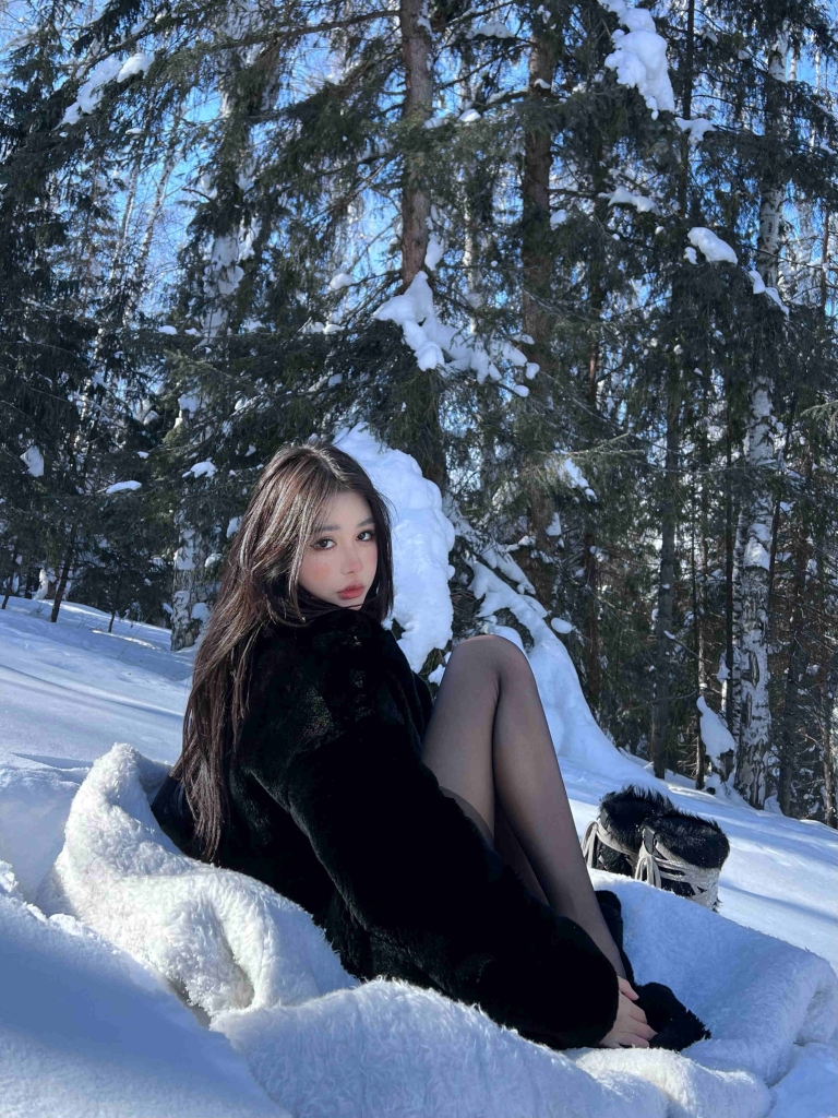 【微密圈】媛媛酱-雪中美颜[15P-45M]插图