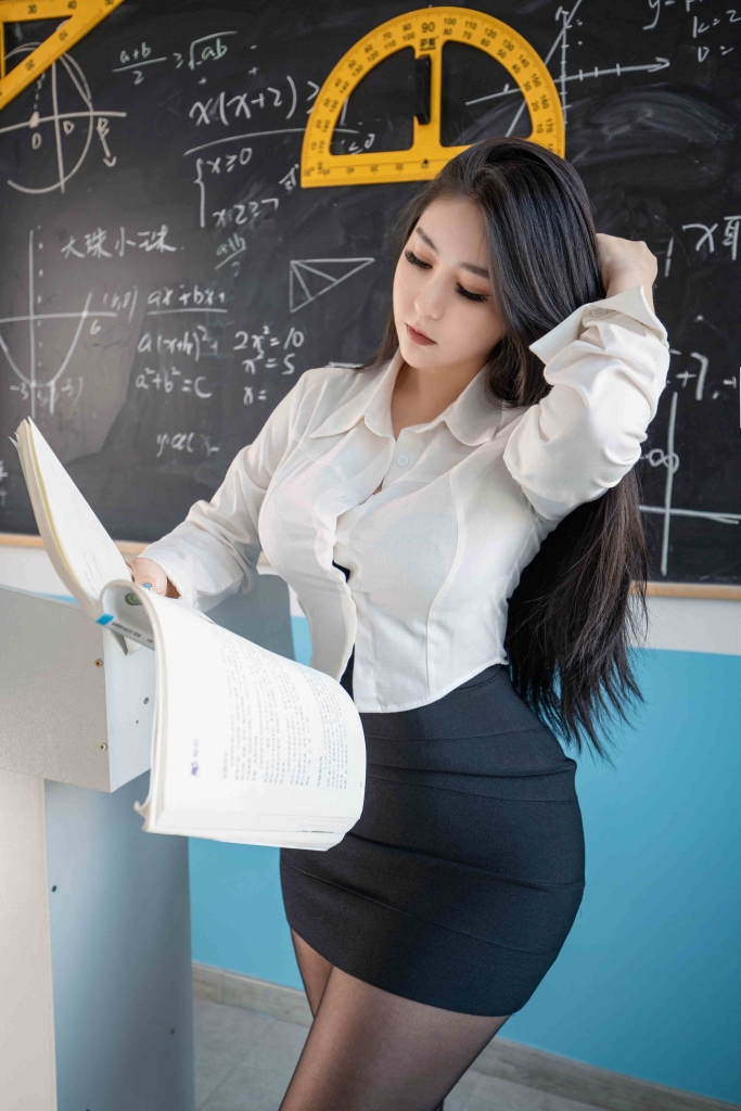 【微密圈】[VIP抢鲜]120斤的小王同学-10月收官之作-2套合集长视频[102P-2V-816M]插图