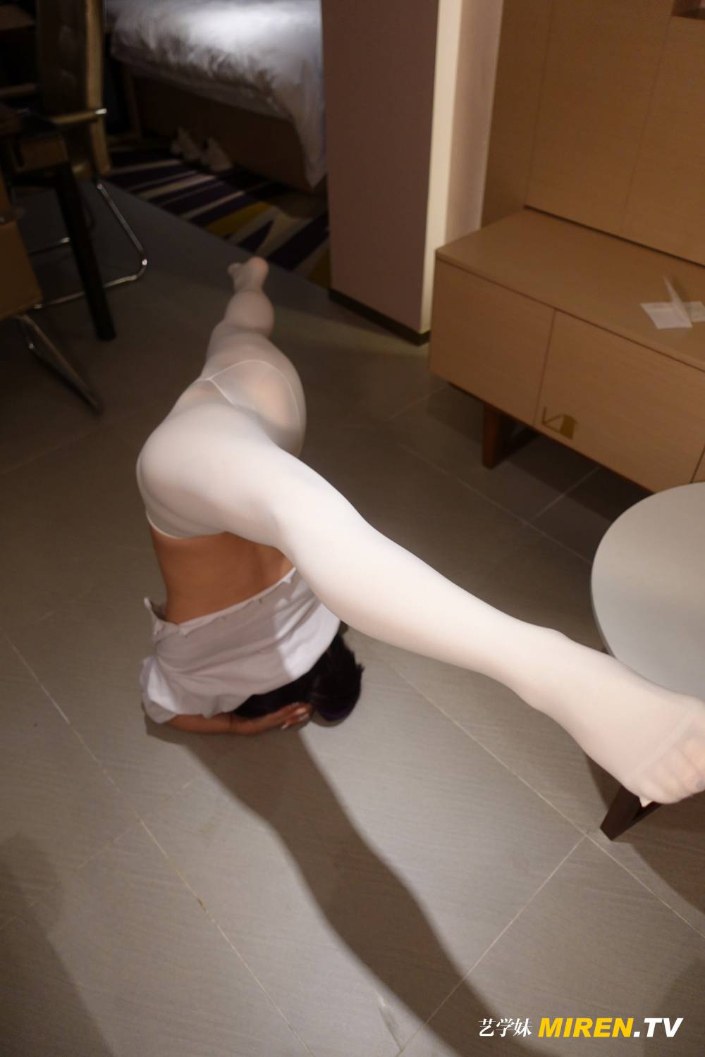 [ROSI写真] 艺学妹 YXM0220 [28+1P23M]插图1