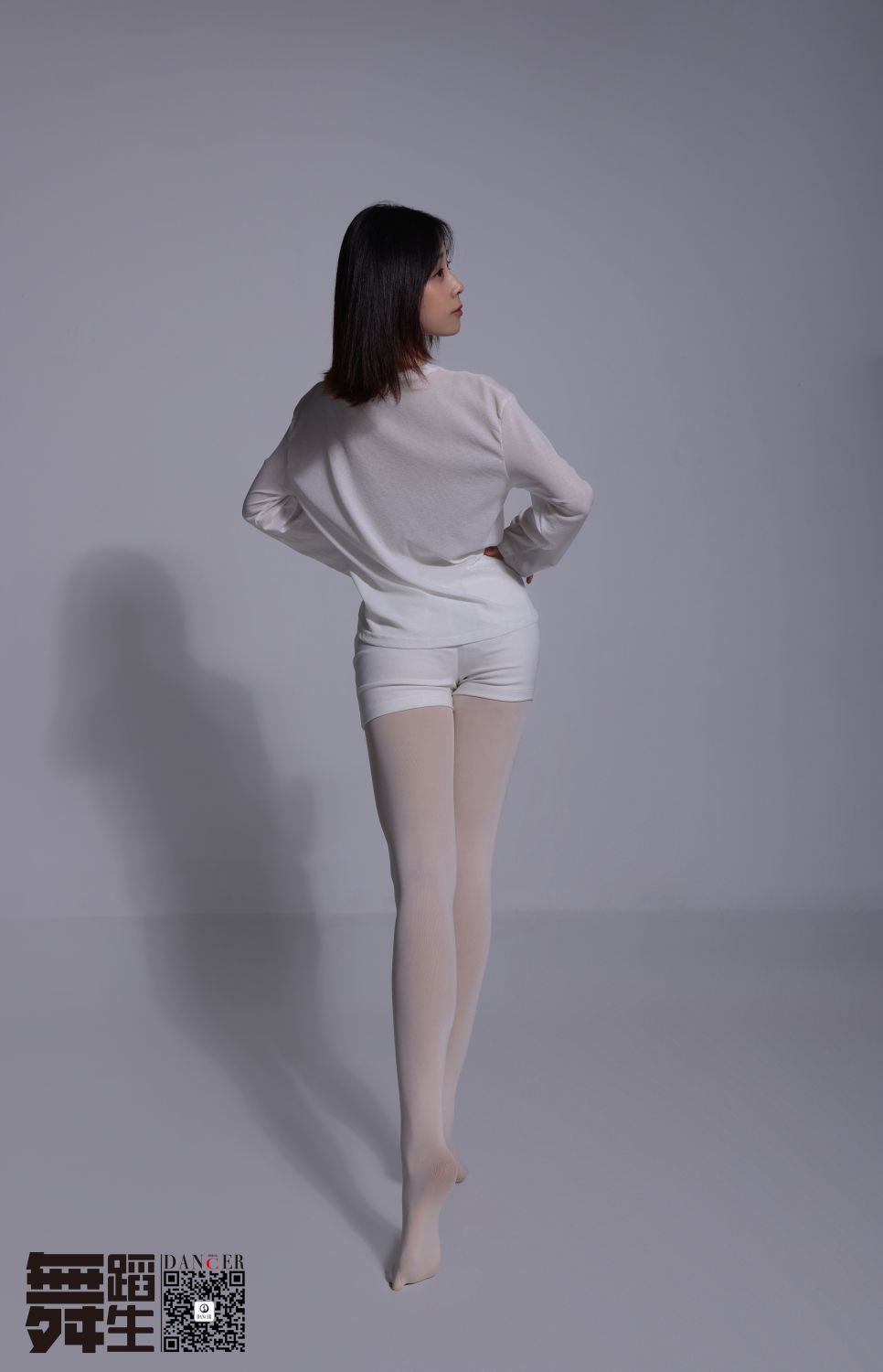 [GALLI嘉丽]舞蹈生日记 105 - 黑与白 佚名[46P／350MB]插图