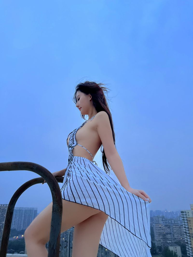 美女模特就是阿朱啊 – 白色蝴蝶插图