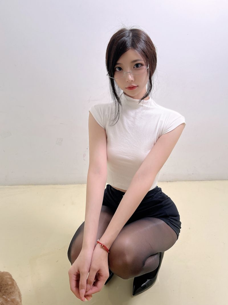 【微密圈】陈妮妮 诱惑的秘书 [14P-22M]插图