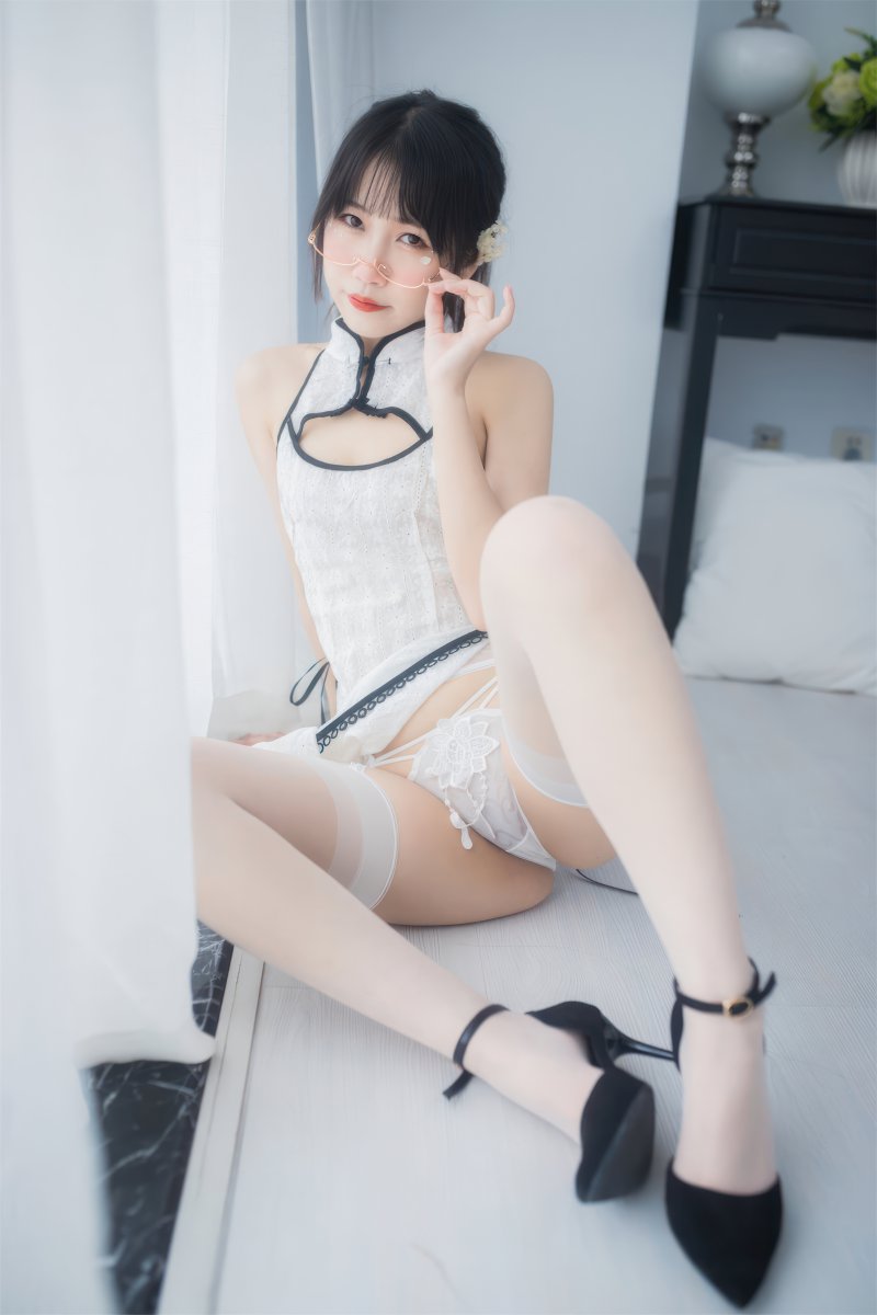 不呆猫 – NO.043 人妻白旗袍[55P-221.9M]插图