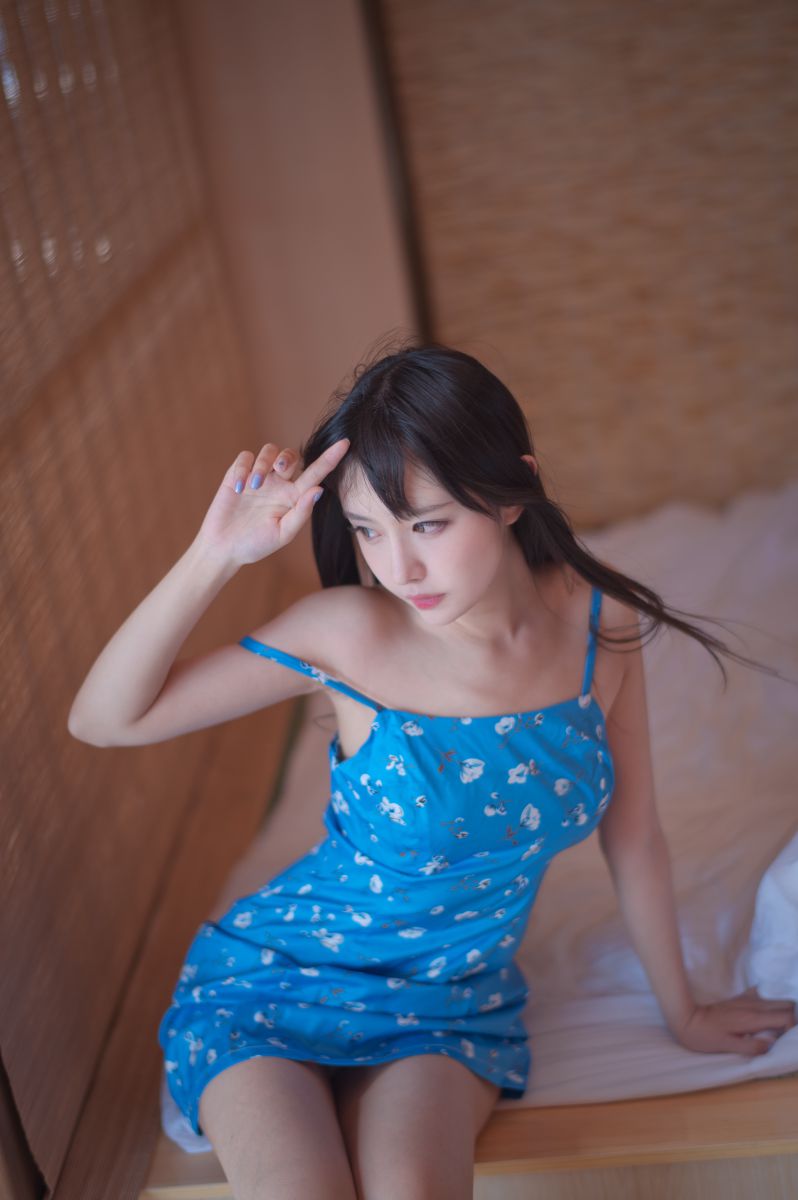 Shika小鹿鹿 – NO.109 蓝裙子[16P／96MB]插图1