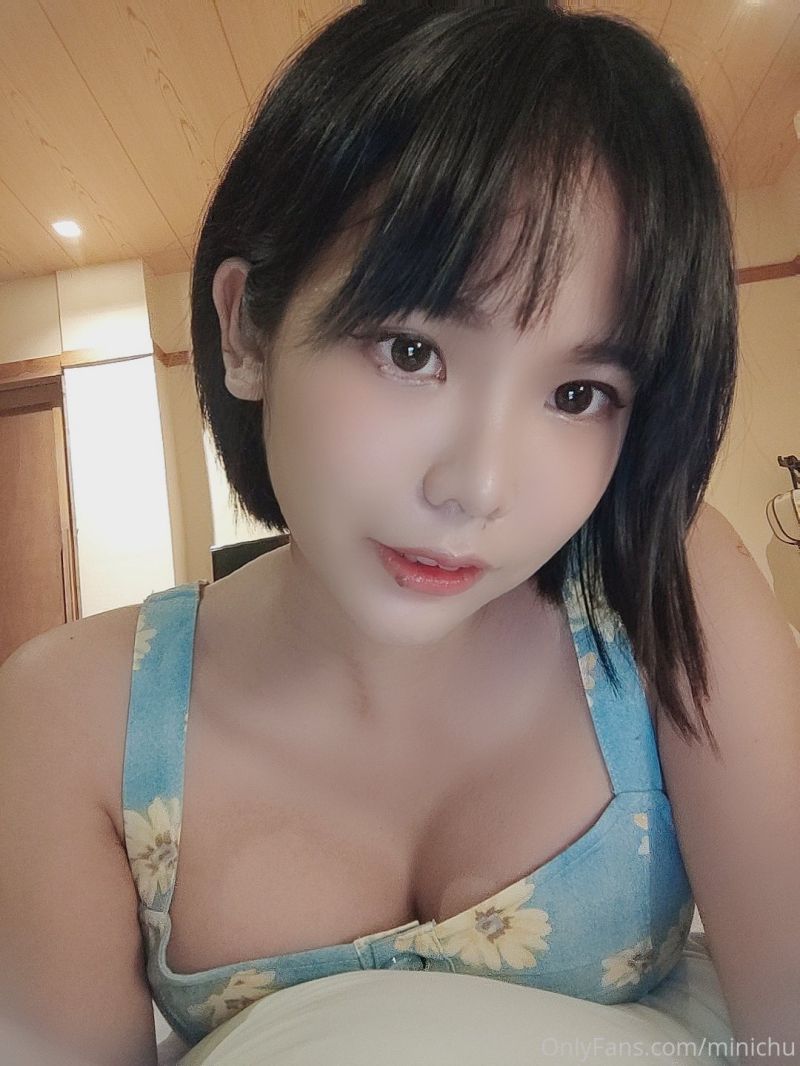 网红博主 minichu onlyfans合集【NPNV+22G】插图1