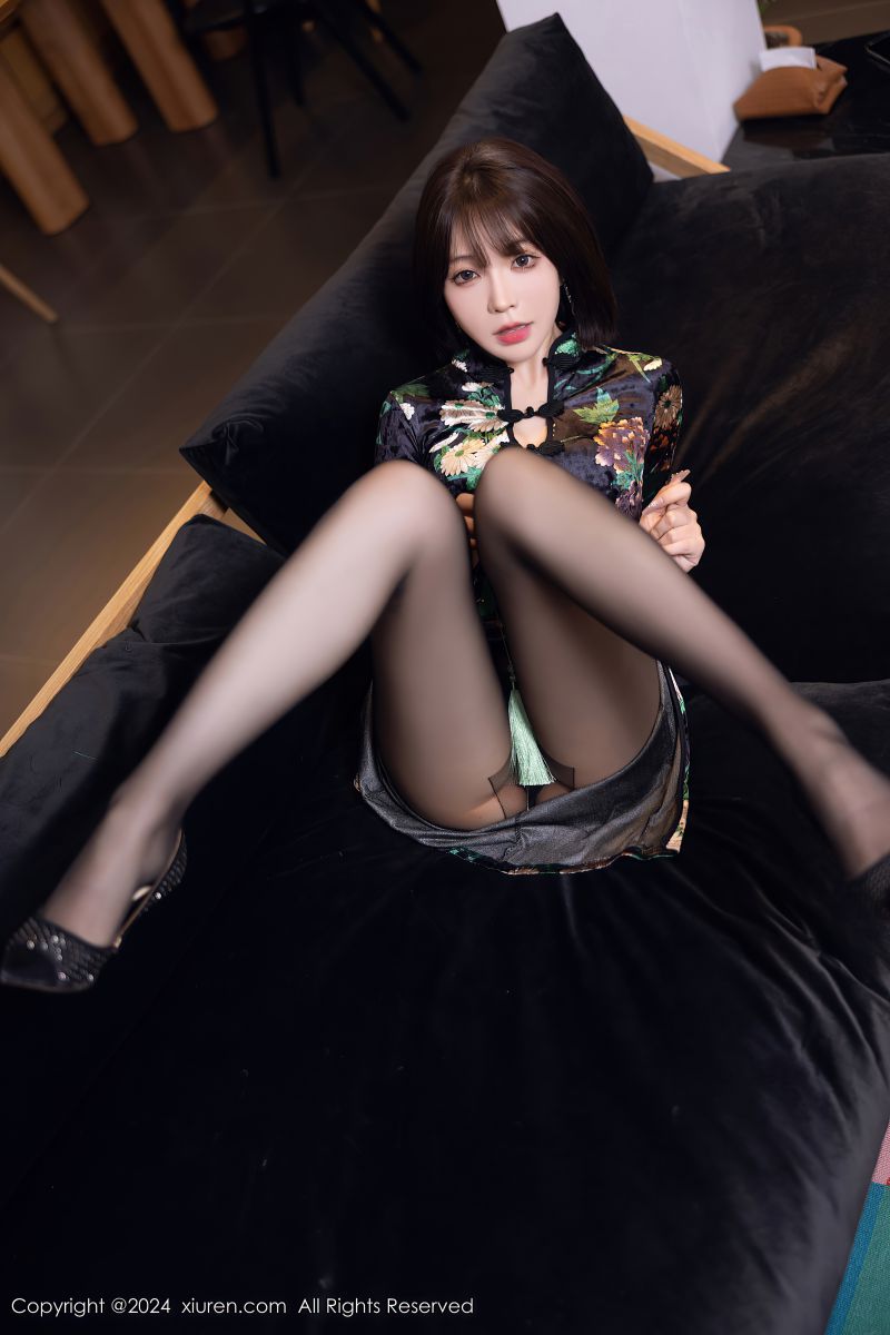 [XIUREN秀人网] 2024.07.17 NO.8876 徐莉芝Booty 性感深色带图案旗袍插图