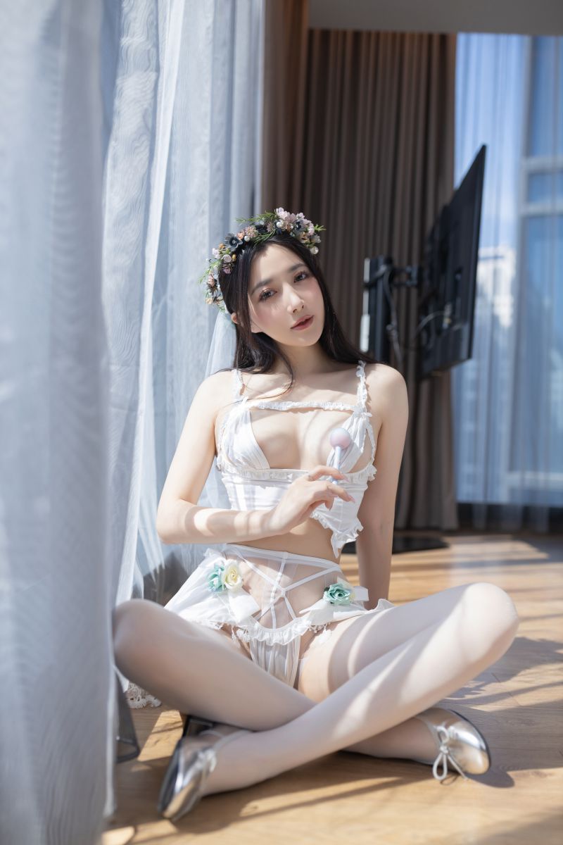 秀人网女神鱼子酱Fish 内部私购 三月在逃公主【120P】插图