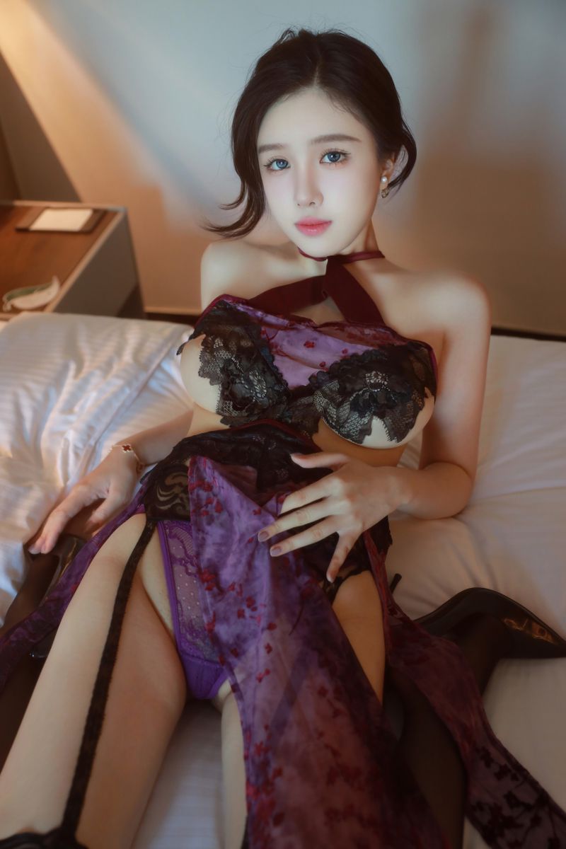 唐翩翩 – 紫色情趣内衣插图1