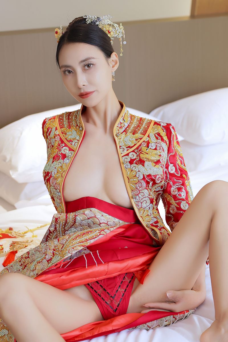 秀人网 lingyu69 内购助力图秀禾服【89P】插图