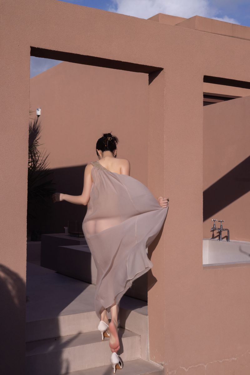 秀人名模鱼子酱Fish《抹胸芦苇女人》写真插图1