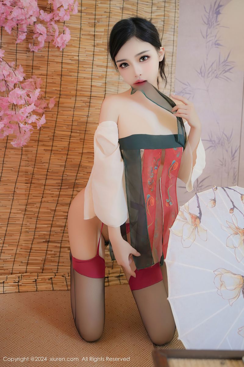 [XIUREN秀人网] 2024.10.28 NO.9351 妙可可Cheese 性感汉服魅惑黑丝插图1