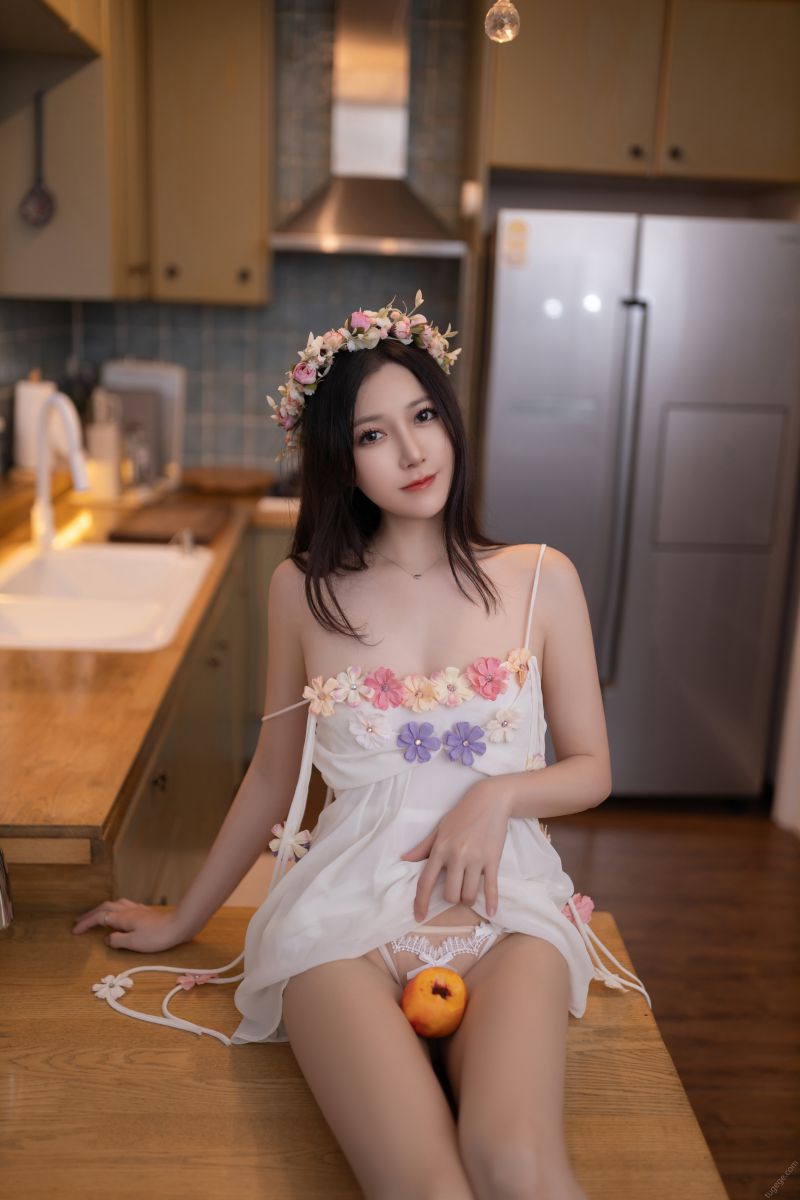 秀人名模鱼子酱Fish《花的伞》写真  发布于 1天前  共有 16插图1