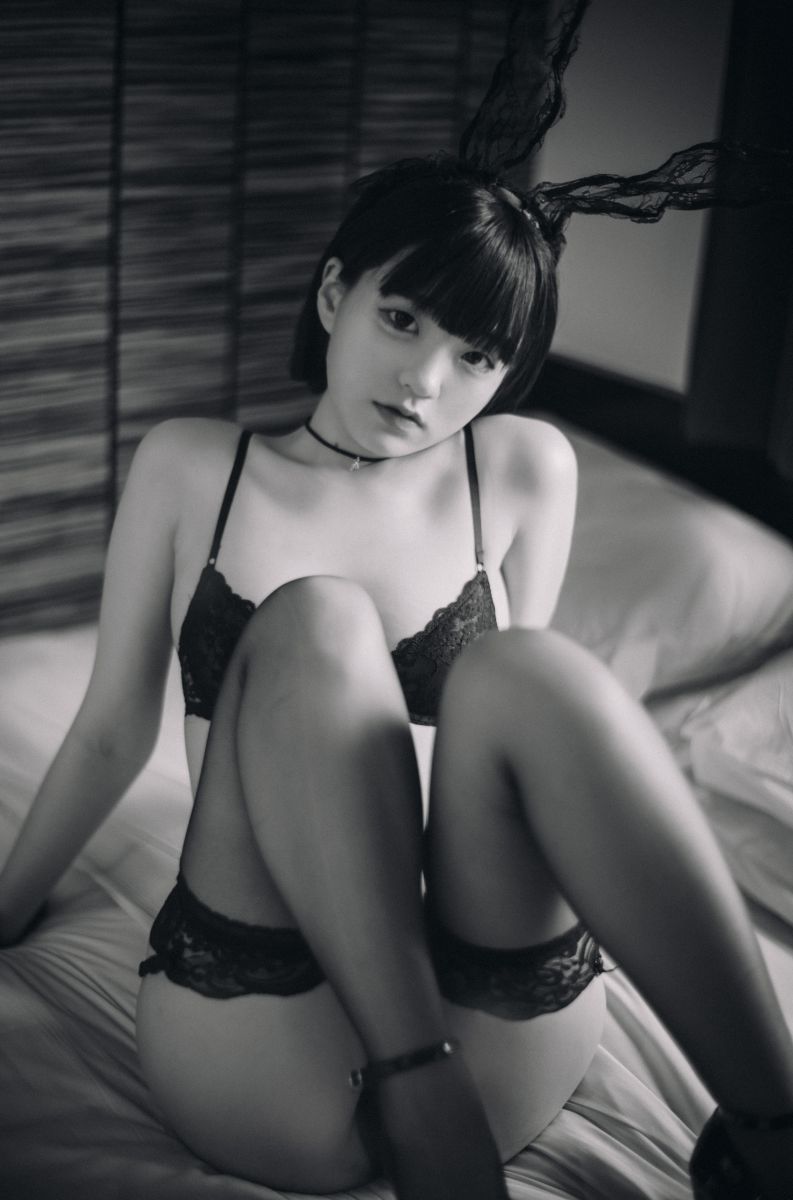 DJAWA NO295 enny - Photo Blnc et Noir enny 86P-124GB插图1