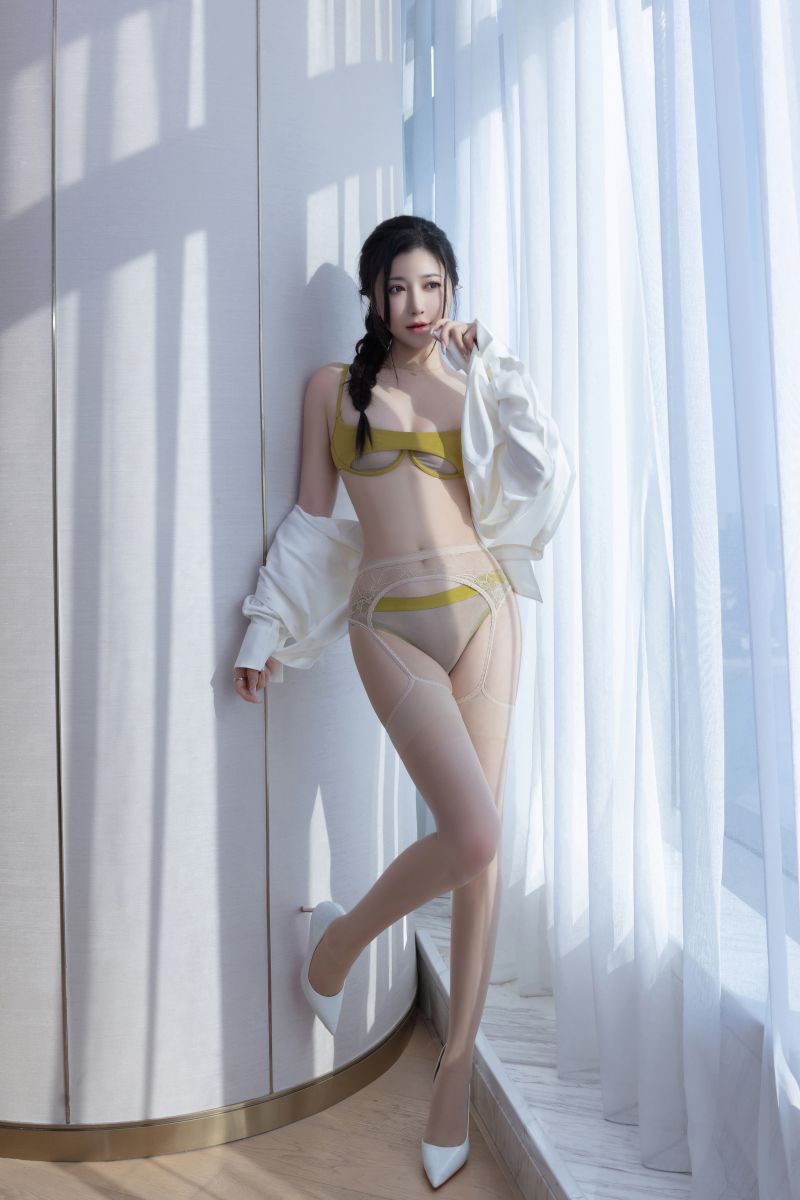 秀人名模鱼子酱Fish《纯欲黄色丝袜》写真插图1