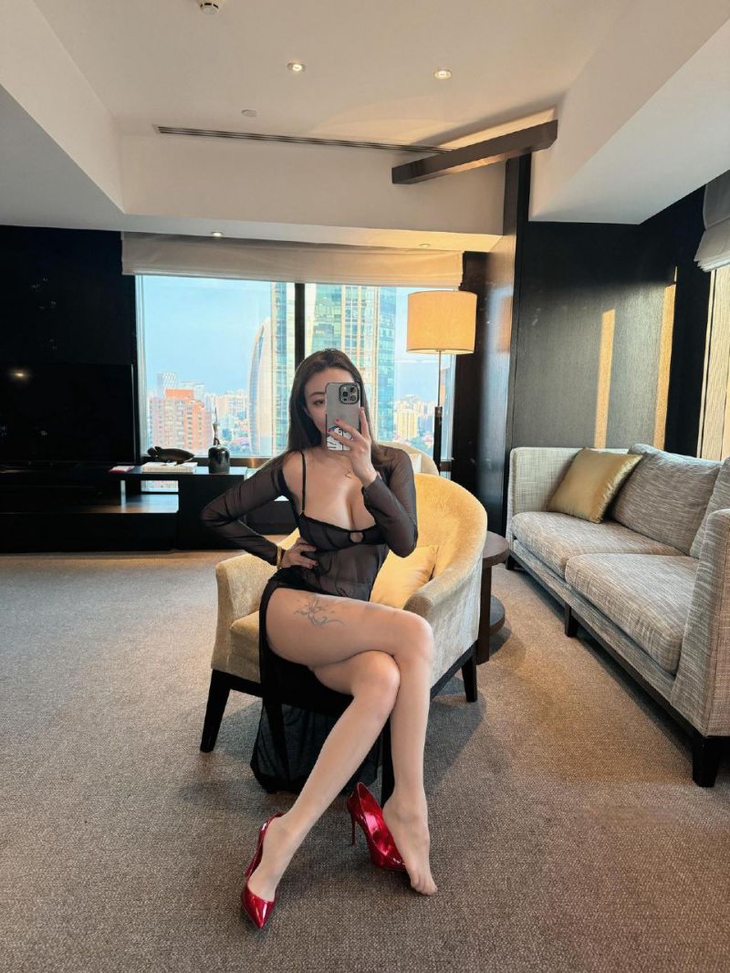 果儿Victoria – 性感黑丝套装插图1