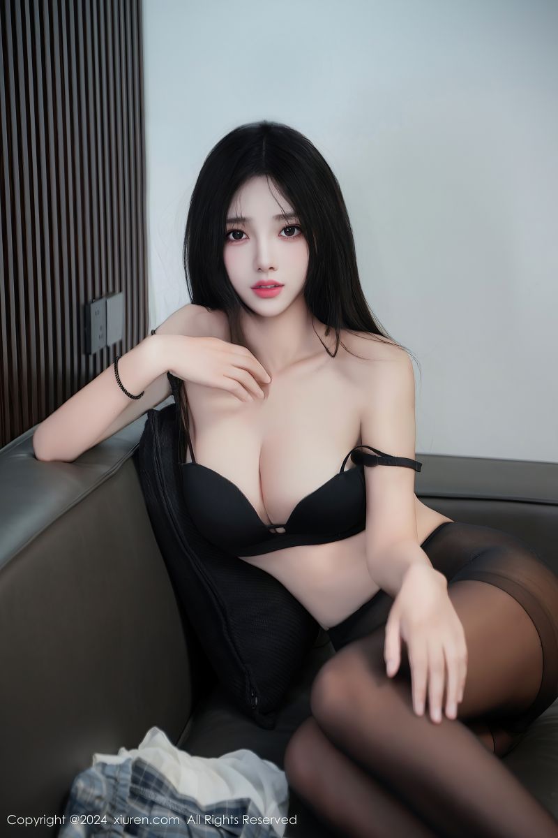 [XIUREN秀人网] 2024.11.13 NO.9440 想做你的猫. 性感白T格子裙插图