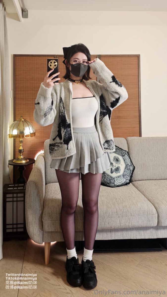 奶咪 Onlyfans 白袜黑丝【23P4V】插图1