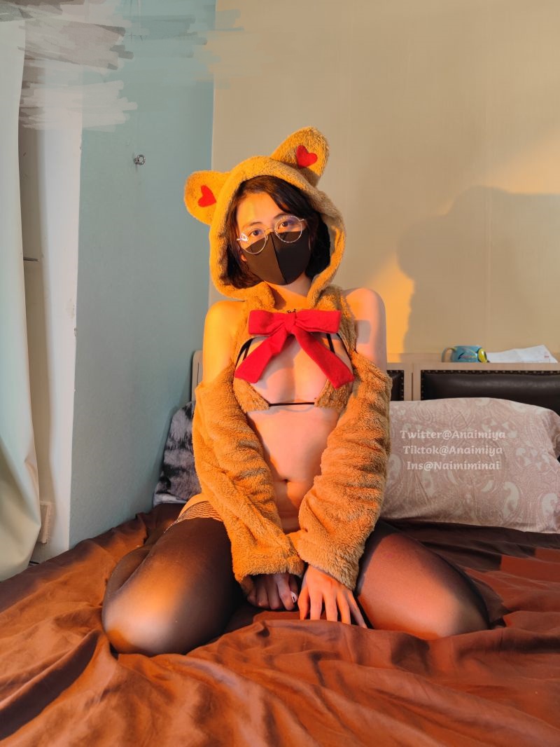 奶咪 Onlyfans 铃儿响叮当【34P10V】插图