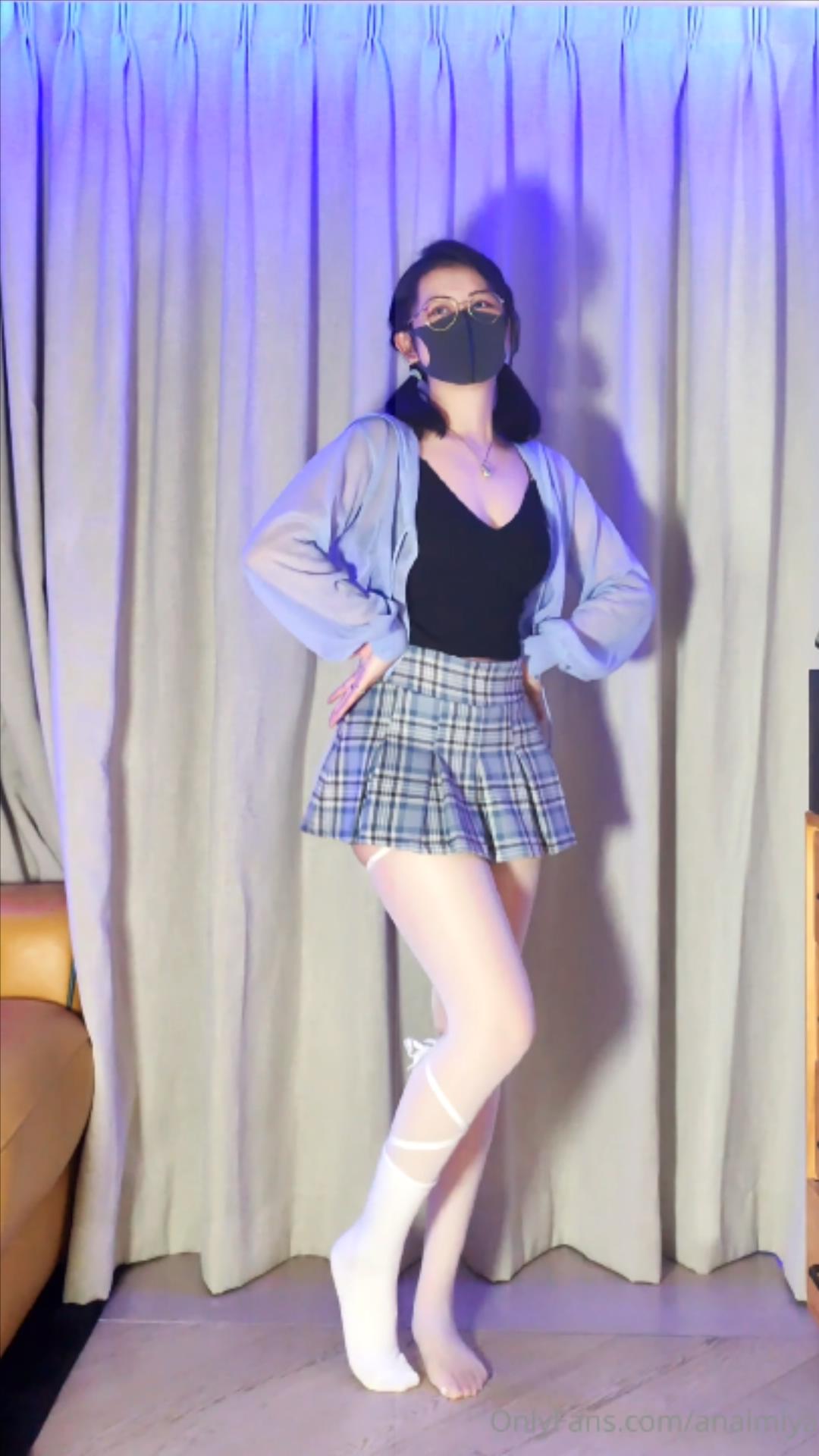 奶咪 Onlyfans 蓝色JK【8P5V】插图