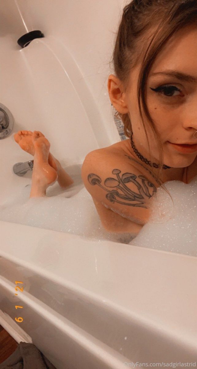 外网网红 Astrid Mae@Sadgirlastrid Onlyfans【2093P176V】插图