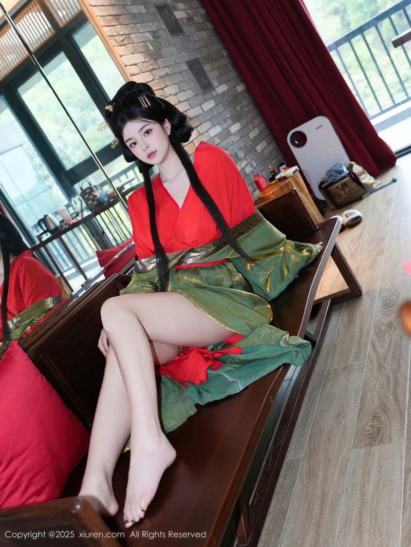 [XIUREN秀人网] 2025.04.09 NO.10126 雪糕CiCi 性感古风服饰插图