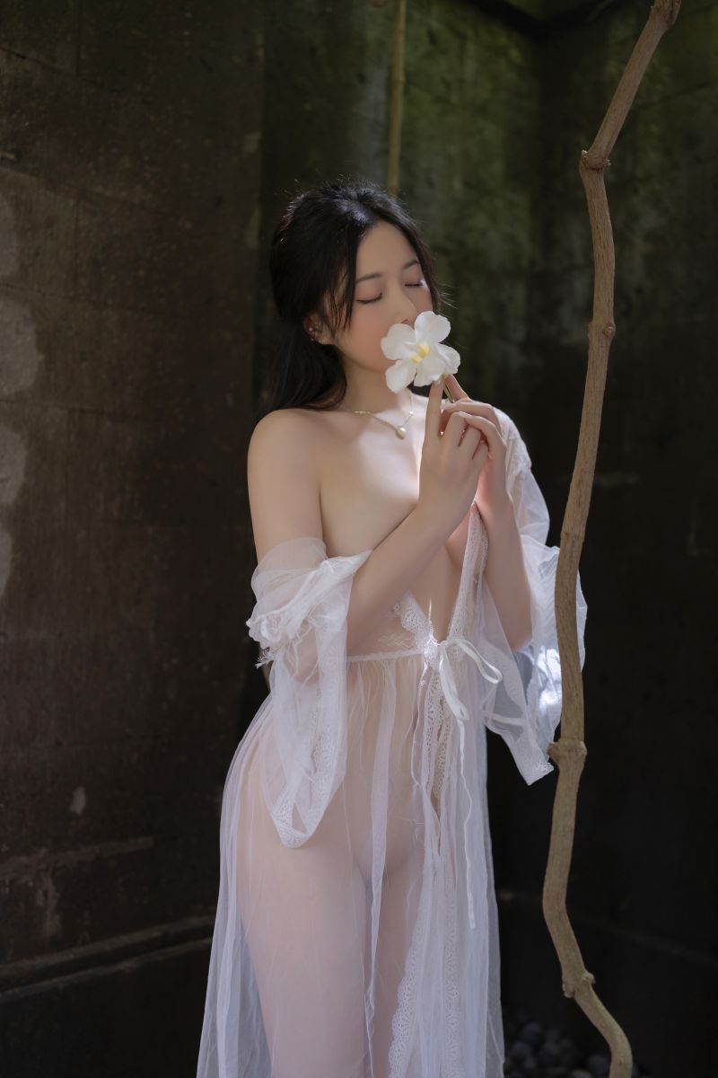 秀人名模鱼子酱Fish《夕颜》写真插图