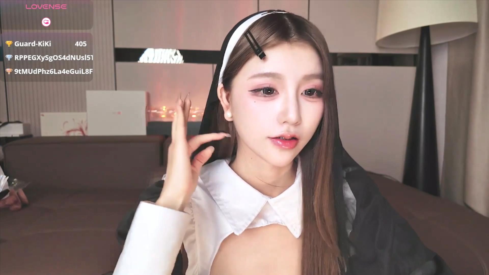 网红博主 Kiki 合集修女吊带白丝【26V】插图