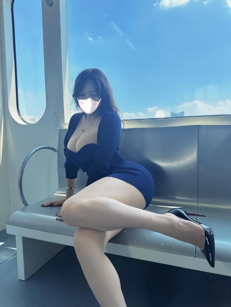 【微密圈】可可西yyy-高空轻轨摆骚红色小内裤[47P2V-597MB]插图1