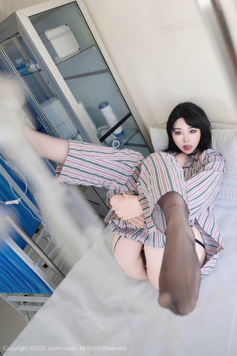 [XIUREN秀人网] 2025.08.14 NO.10648 汐汐爱吃草莓 安定医院里的欲求不满系列插图1
