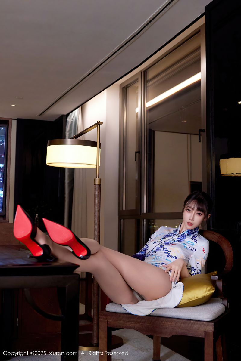[XIUREN秀人网] 2025.09.08 NO.10741 玥儿玥er 性感空姐制服诱惑插图