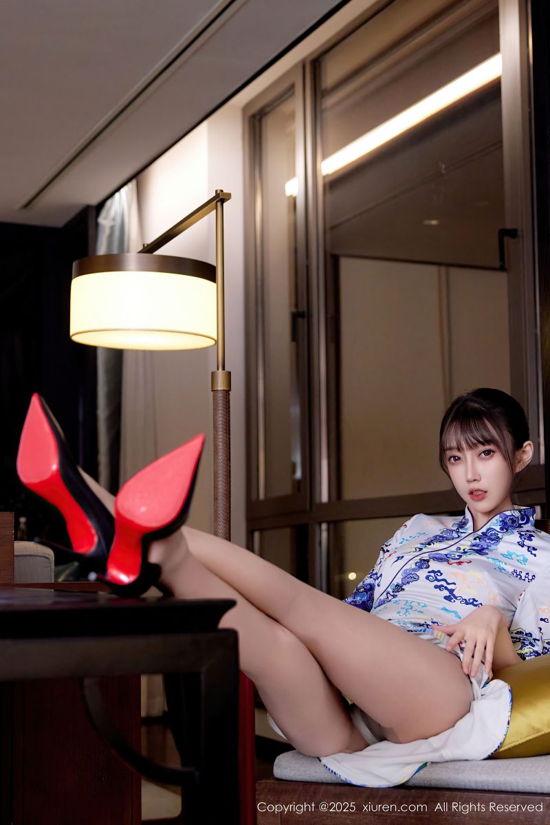 [XIUREN秀人网] 2025.09.08 NO.10741 玥儿玥er 性感空姐制服诱惑插图1